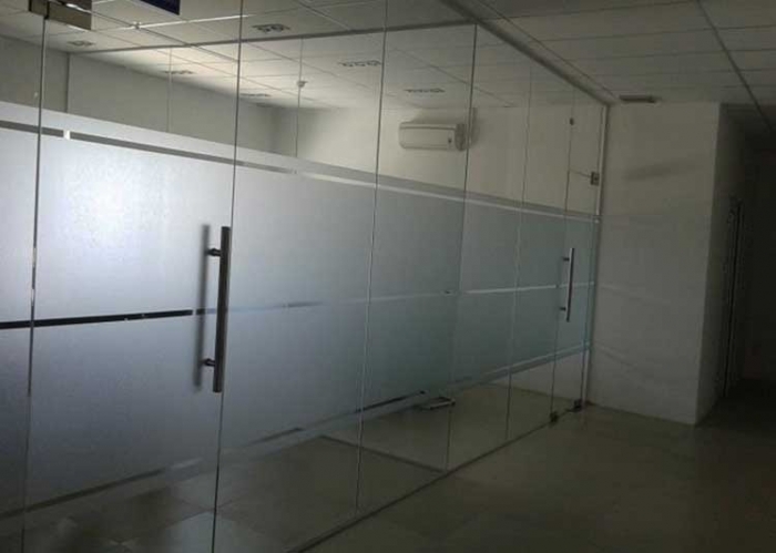 Giấy decal dán kính cửa ra vào đẹp giá rẻ TPHCM 3