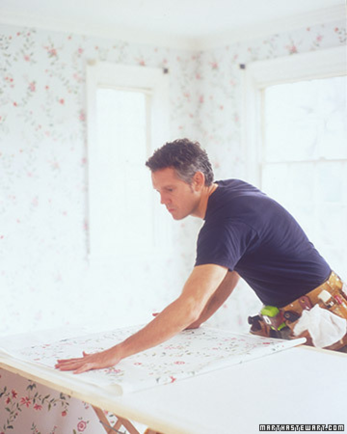 Hướng dẫn CÁCH DÁN Giấy Dán Tường chuẩn đẹp như chuyên gia 5