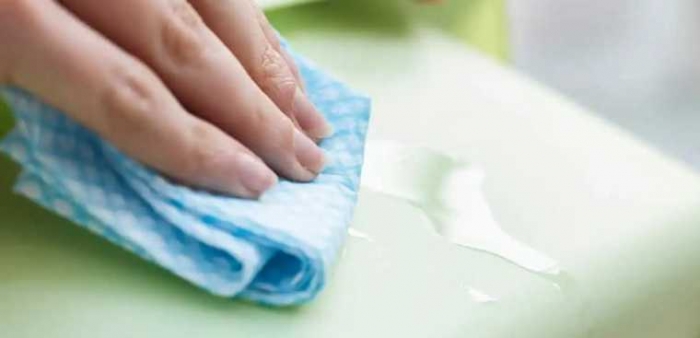 4 cách làm sạch keo dán giấy tường tại nhà 2