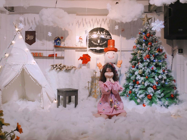Trang trí Noel quán trà sữa 5 cách siêu đẹp để hút khách 1