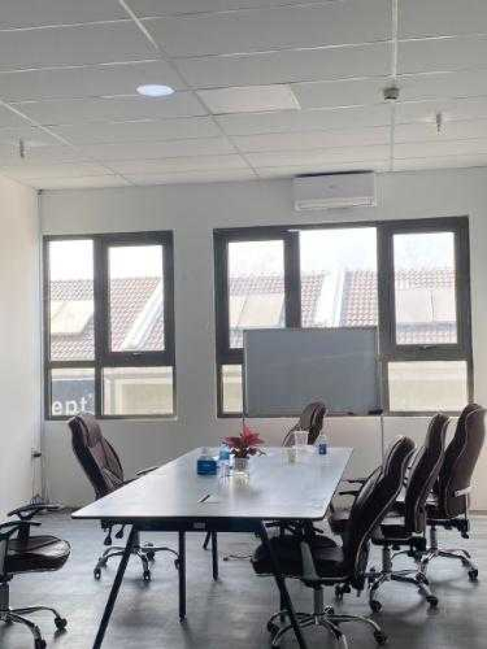 Dán decal kính mờ văn phòng Quận 4 10