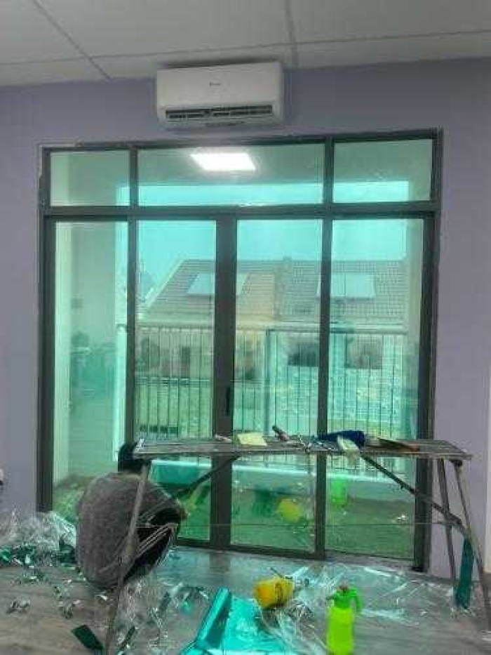 Dán decal kính mờ văn phòng Quận 9 12