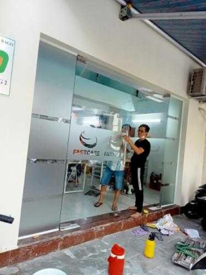 Dán decal kính mờ văn phòng Quận 9 10
