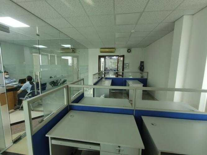 Dán decal kính mờ văn phòng Quận 9 6