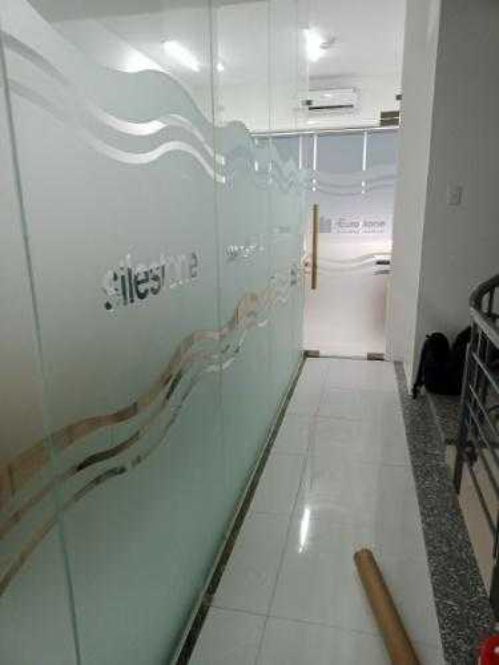 Dán decal kính mờ văn phòng Quận Bình Tân 5