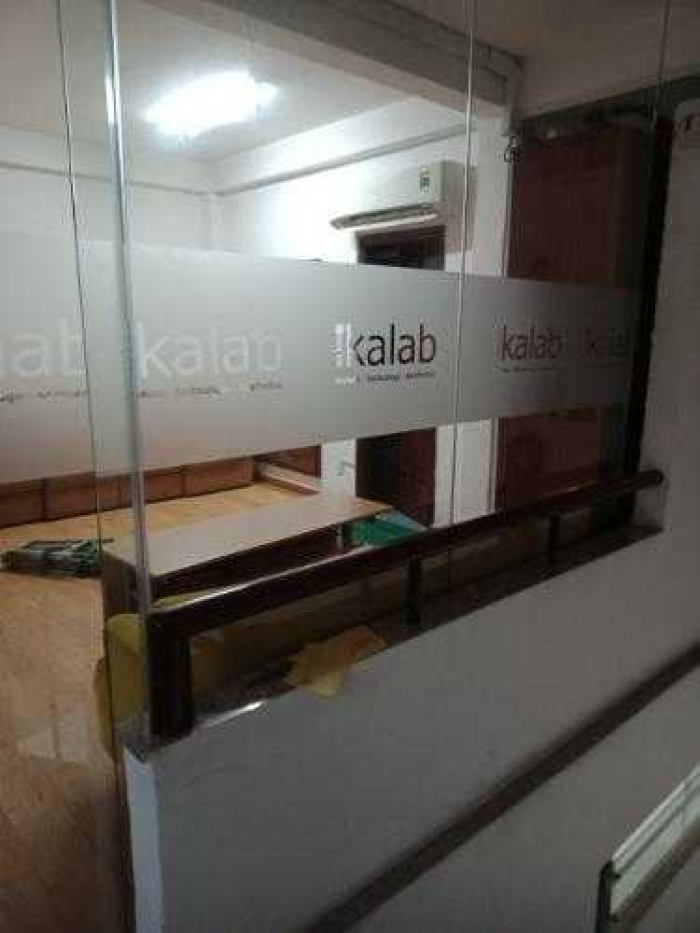 Dán decal kính mờ văn phòng Quận Bình Tân 12