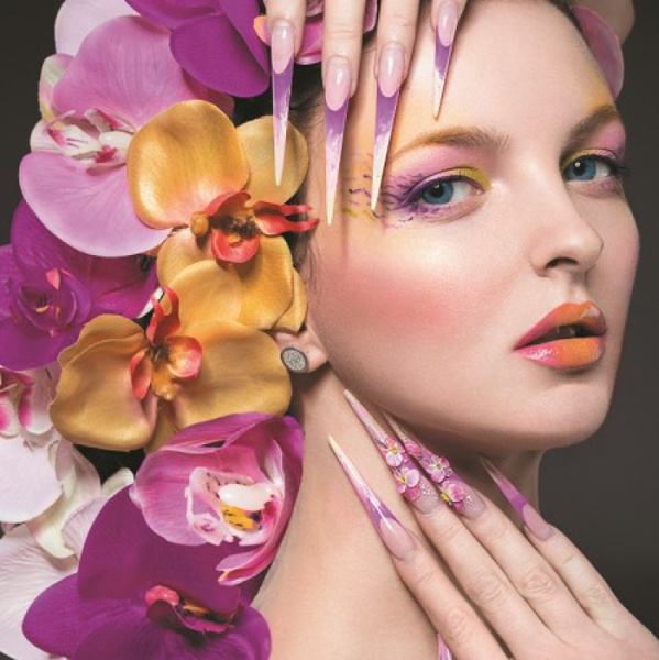 Decal dán kính tiệm nail 8