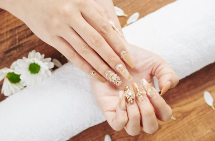 Decal dán kính tiệm nail 9