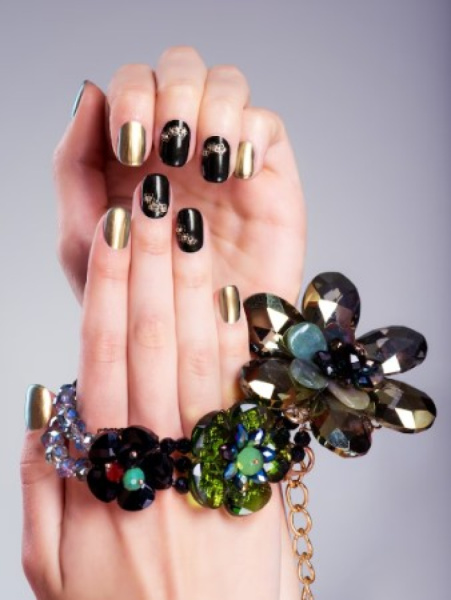 Decal dán kính tiệm nail 13