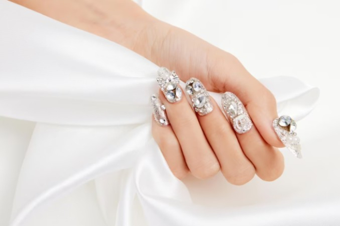 Decal dán kính tiệm nail 11