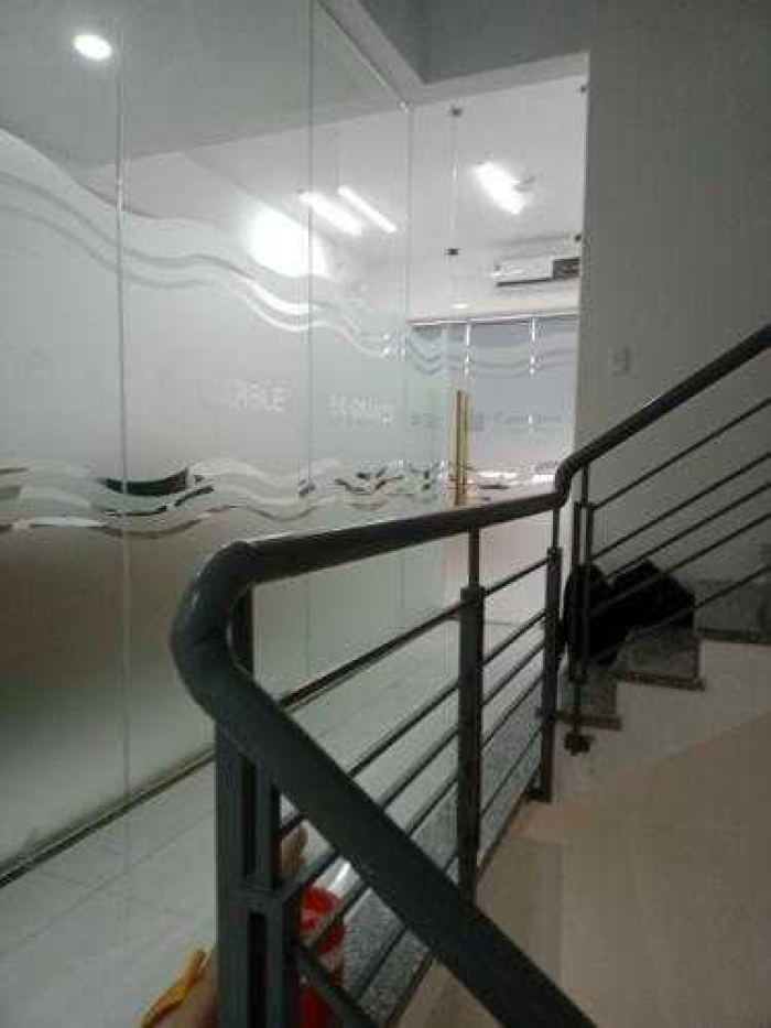 Dán decal kính mờ văn phòng Quận 5 5