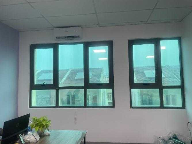 Dán decal kính mờ văn phòng Quận 2 3