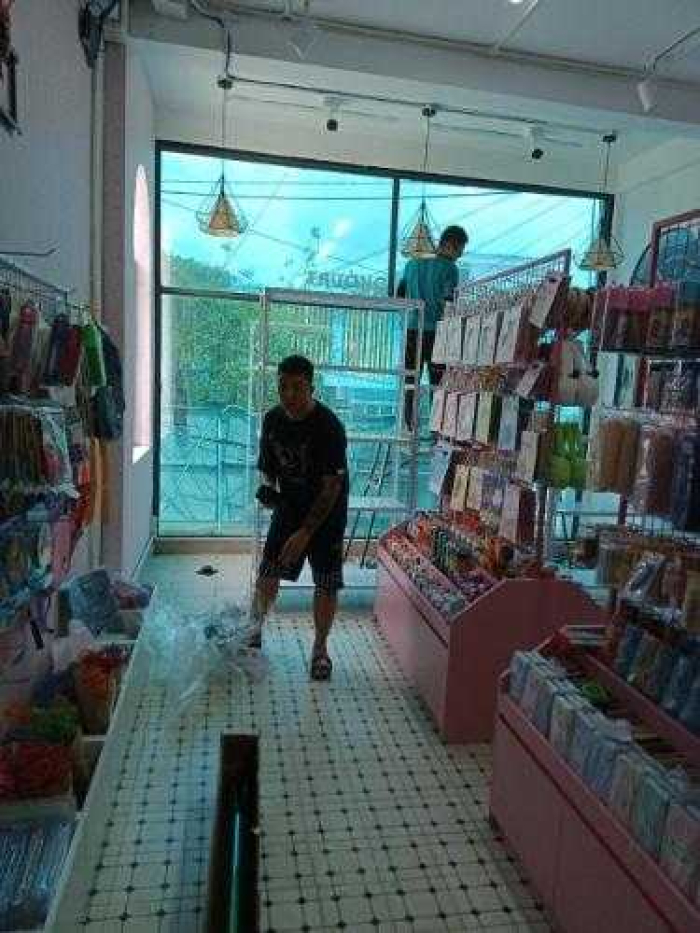 Dán decal kính mờ văn phòng Quận Bình Thạnh 8