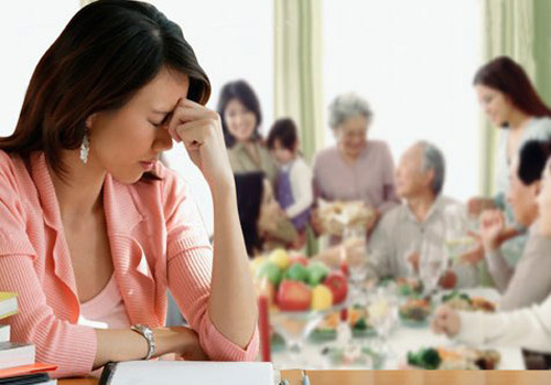 Bà cô họ bắt tôi ngủ với em họ chồng vì cả nhà chồng nhu nhược