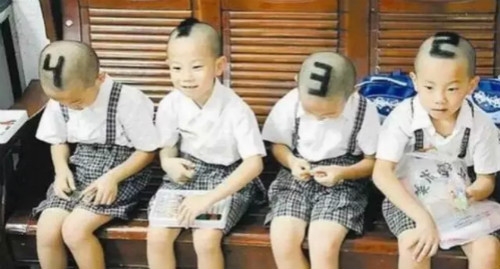 Bố mẹ có con sinh đôi phân biệt con như thế nào