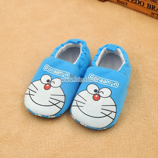 Làm sao chọn giày dép tập đi phù hợp cho bé yêu