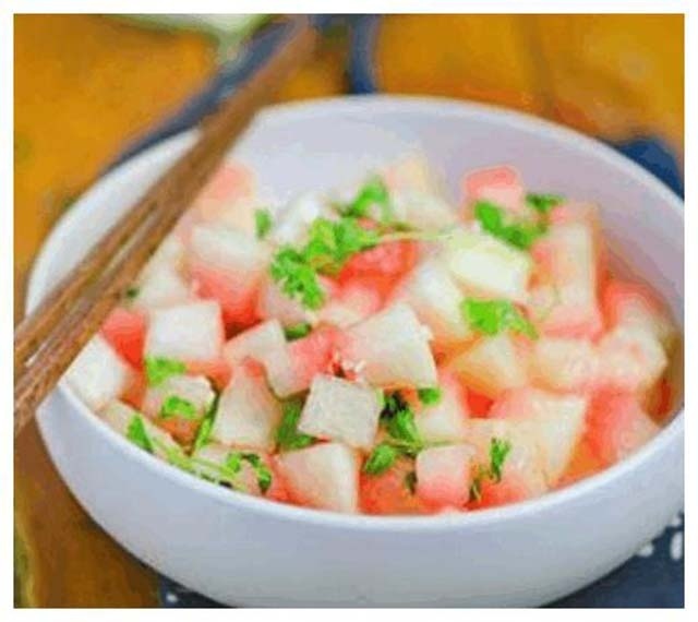 Món ngon lạ miệng được chế biến từ vỏ dưa hấu
