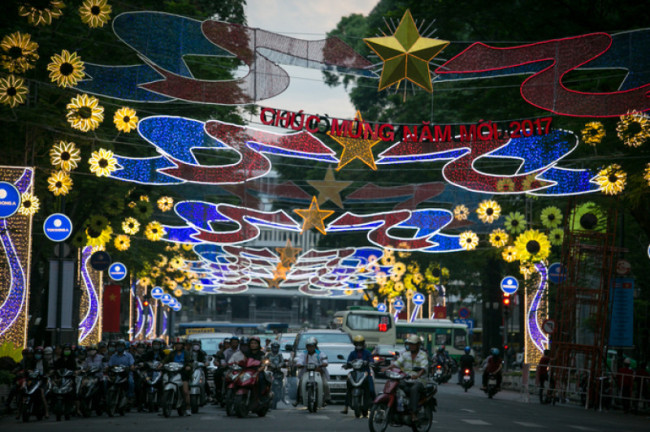 Ngắm nhìn đường phố Sài Gòn trang hoàng đón năm mới