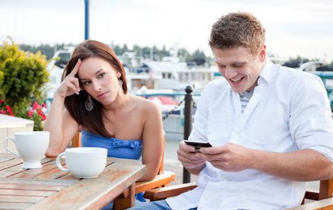 Những thói quen thường gây khó chịu cho người khác
