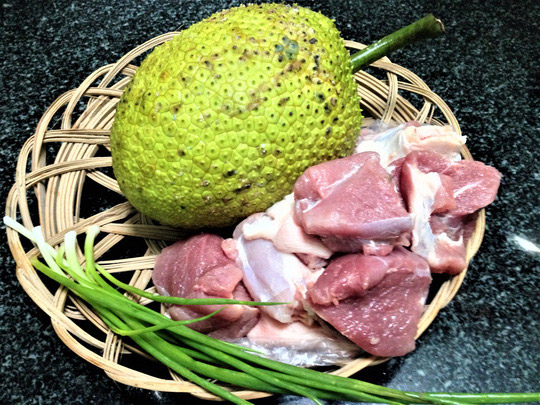 Thơm ngon với món canh chân giò hầm sa kê