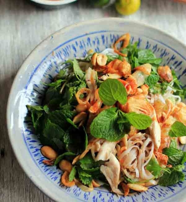 Tối cuối tuần đổi gió với món phở gà trộn chua ngọt