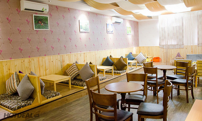 Trang trí quán cà phê bằng tranh và giấy dán tường
