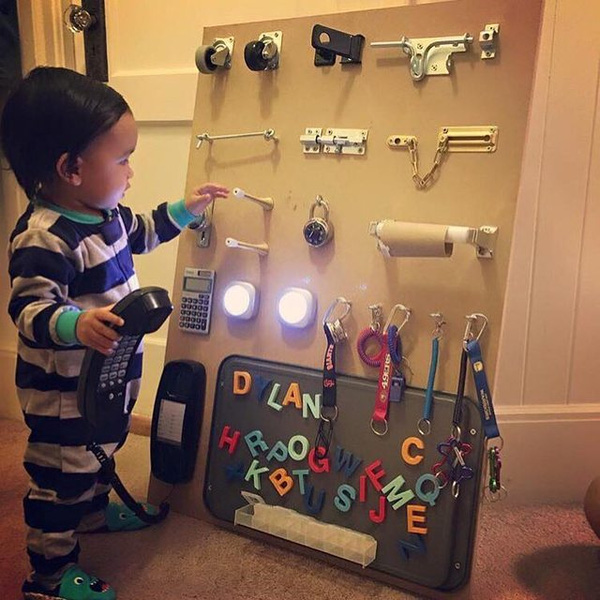 Tự chế đồ chơi cho bé chơi cả ngày không chán.