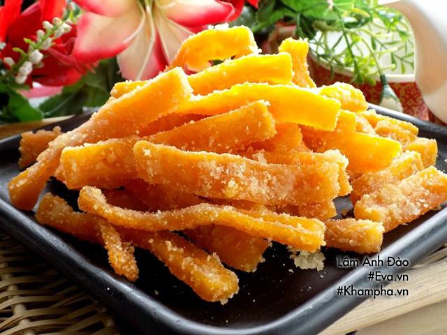Tự tay làm mứt bí đỏ đãi khách ngày Tết